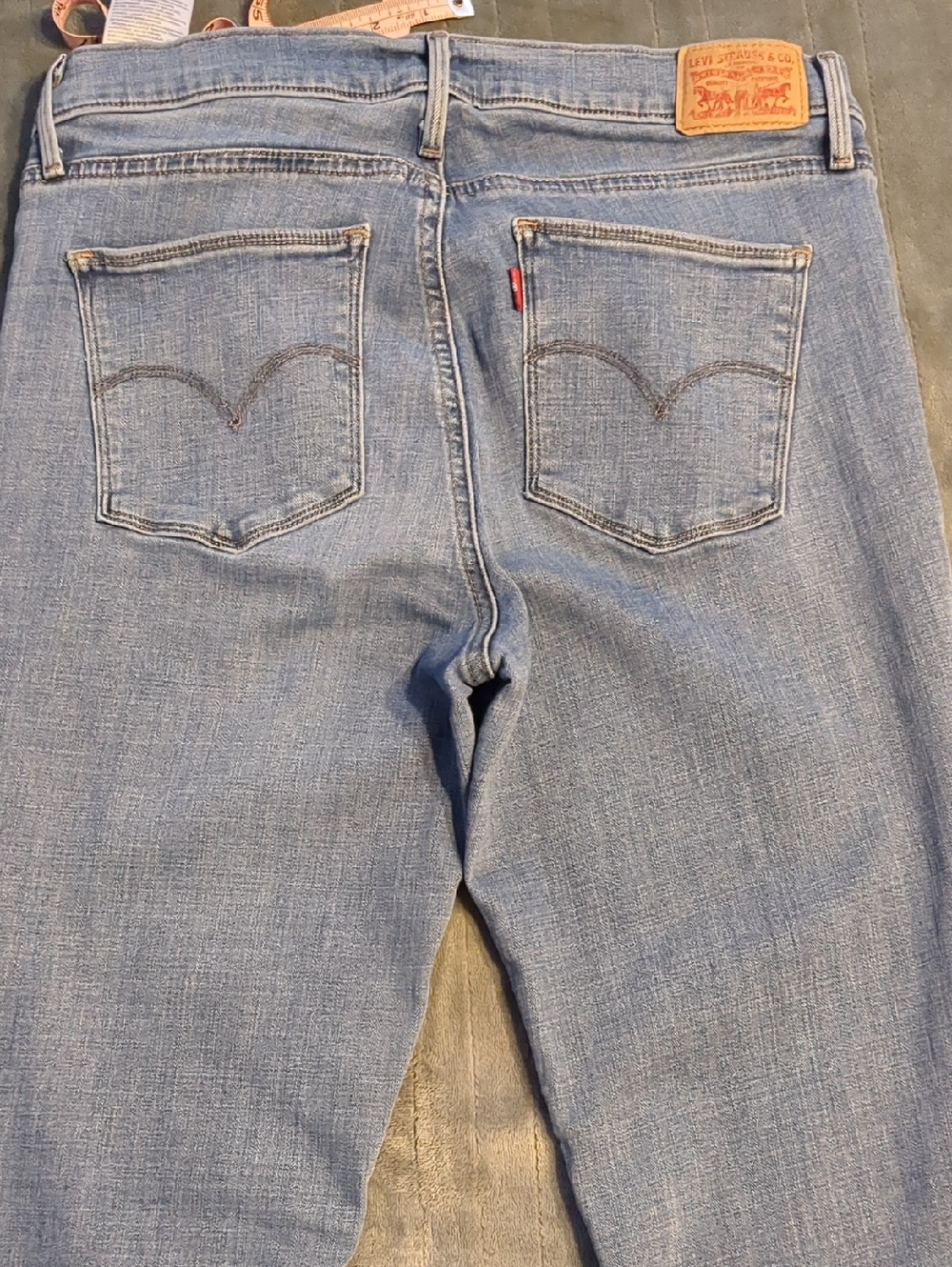 Levi’s Women's Classic Slimming Bootcut Jeans. - Picture 9 of 16